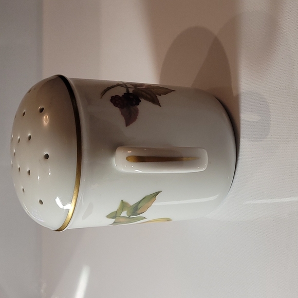 (#2)Royal worcester evesham gold sugar &cinnamon shaker - Picture 2 of 5